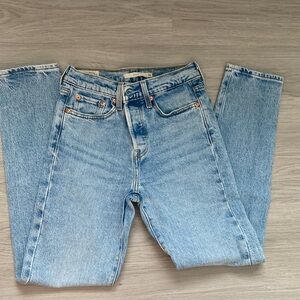 Levi's wedgie size 24
